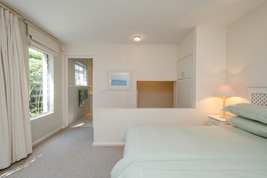 5 Bedroom Property for Sale in Signal Hill Western Cape